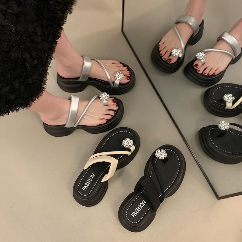 Thick-soled sandals 2025 new French cross-toed high-heeled beach Roman shoes are thin and versatile, super hot 40
Thick-soled sandals 2025 new French cross-toed high-heeled beach Roman shoes are thin and versatile, super hot 40