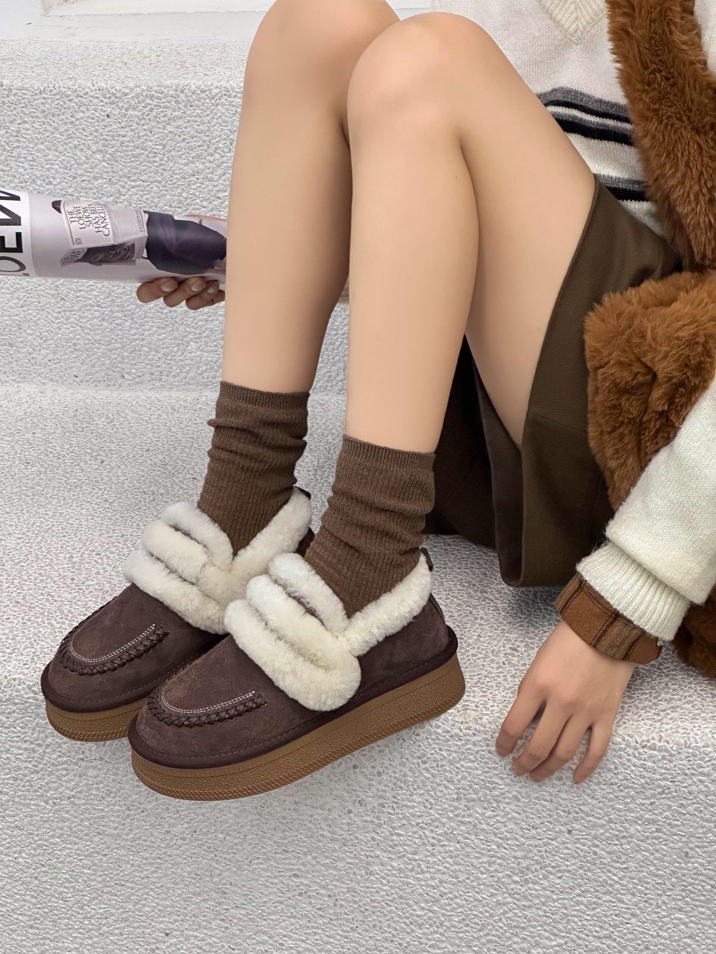 Fashion thick-soled leather wool snow boots women s winter new versatile round head velvet warm cotton shoes tide 40
Fashion thick-soled leather wool snow boots women s winter new versatile round head velvet warm cotton shoes tide 40