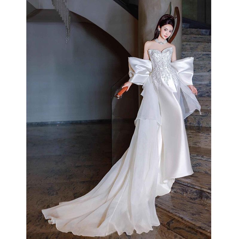 Елегантна весільна сукня без бретелей, силуету «рибка», з атласу, зі шлейфом, для прийому нареченої або банкету з нагоди заручин. Medium білий
Елегантна весільна сукня без бретелей, силуету «рибка», з атласу, зі шлейфом, для прийому нареченої або банкету з нагоди заручин. Medium білий