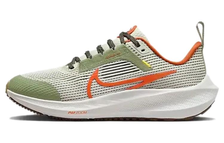 Nike Air Zoom Pegasus 40 Oil Green Campfire Orange GS FV3645-381 35.5
Nike Air Zoom Pegasus 40 Oil Green Campfire Orange GS FV3645-381 35.5