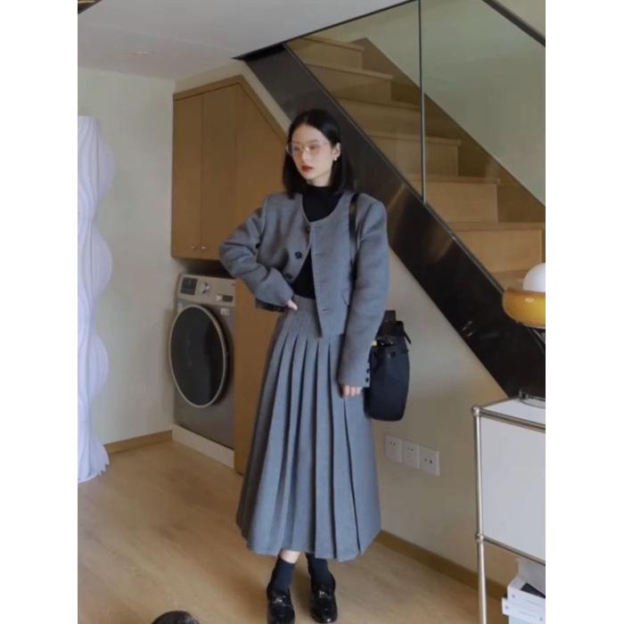 «Роскошный зимний ансамбль»: Высококачественный женский костюм в стиле корейских дорам – Осенняя коллекция XL серый
«Роскошный зимний ансамбль»: Высококачественный женский костюм в стиле корейских дорам – Осенняя коллекция XL серый