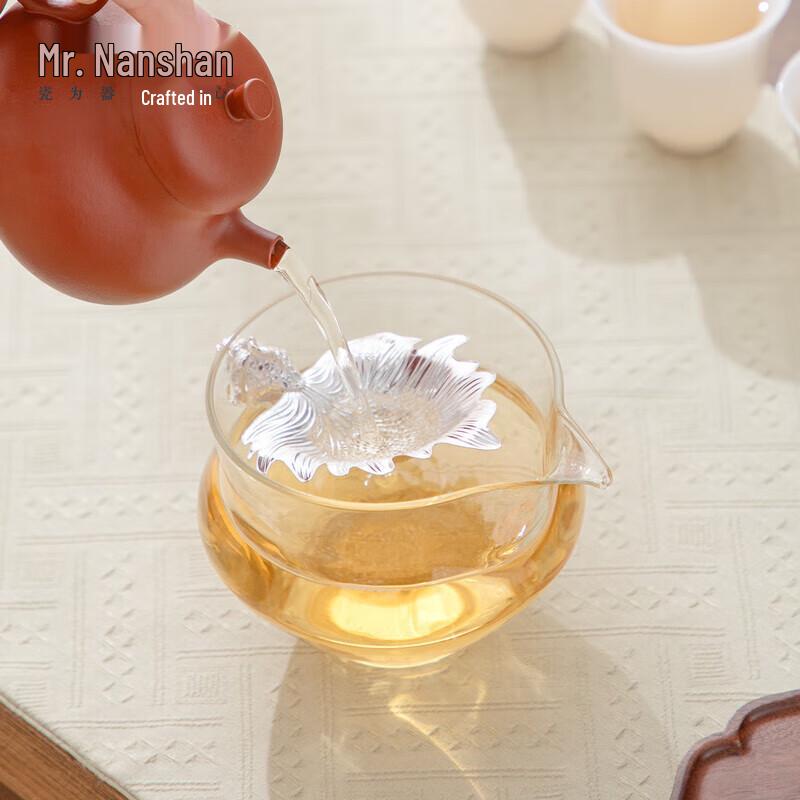 Mr. Nanshan Heat-Resistant Glass Fair Cup with Pure Silver Filter
Mr. Nanshan Heat-Resistant Glass Fair Cup with Pure Silver Filter