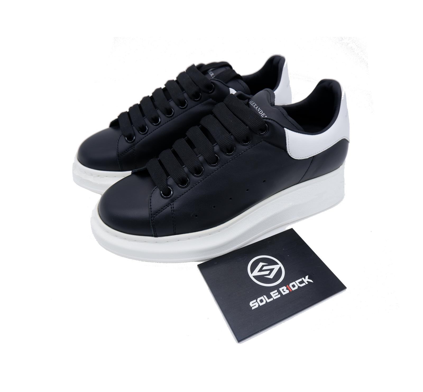 Alexander McQueen Leather Casual Sneaker Men s Black 553680-WHGP5-1070 46
Alexander McQueen Leather Casual Sneaker Men s Black 553680-WHGP5-1070 46