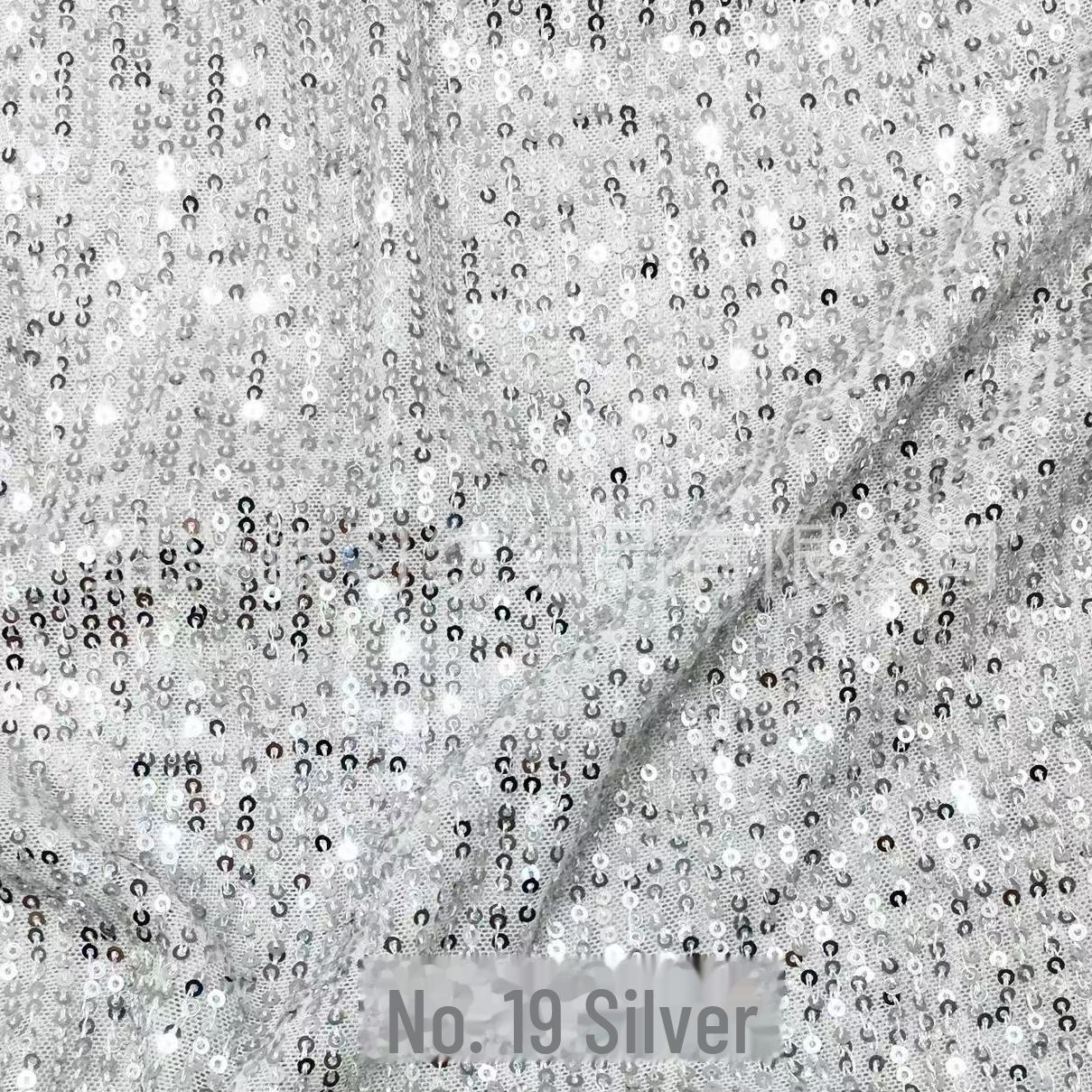 3 мм полосатая сетчатая ткань с вышивкой пайетками для платья или костюма
3 мм полосатая сетчатая ткань с вышивкой пайетками для платья или костюма