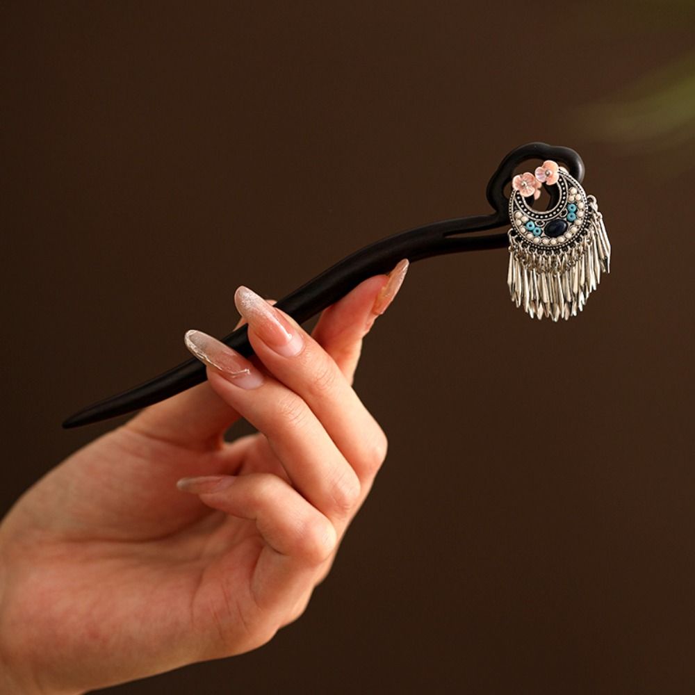 Silver Tassel Sandalwood Hair Stick Wood Hanfu Headwear Classical Chinese Style Hairpin Girls Style 3
Silver Tassel Sandalwood Hair Stick Wood Hanfu Headwear Classical Chinese Style Hairpin Girls Style 3