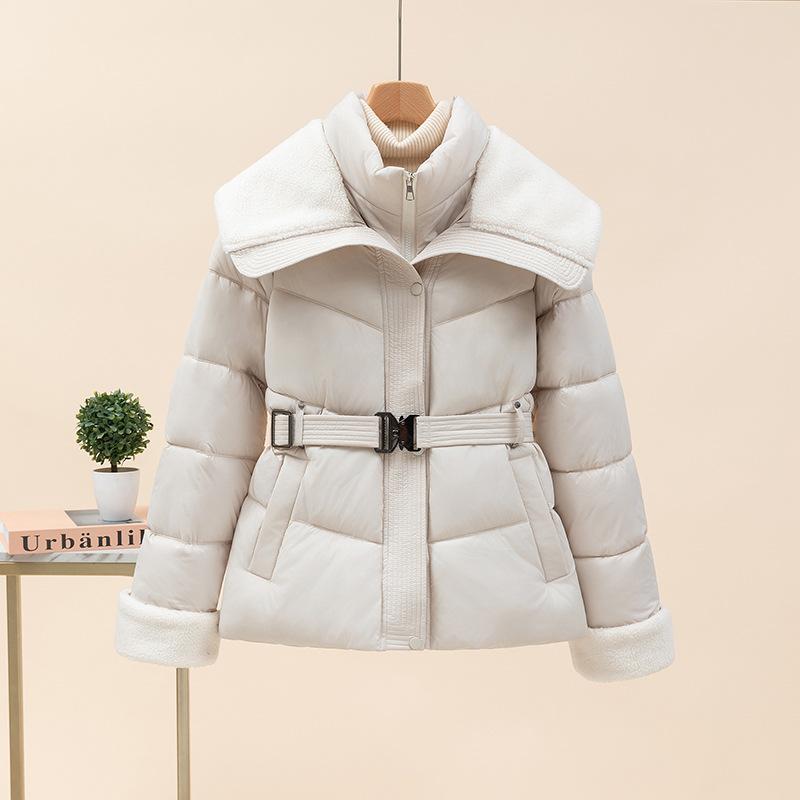 New Women s Fake Two-piece Cold Waist Jacket Down Cotton Jacket Fashionable Versatile Thickened Warm High-quality Fabric Lightweight Jacket L110-125
New Women s Fake Two-piece Cold Waist Jacket Down Cotton Jacket Fashionable Versatile Thickened Warm High-quality Fabric Lightweight Jacket L110-125