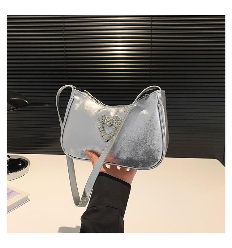 2024 summer beautiful niche messenger bag women ins this year popular new moon bag foreign casual shoulder bag срібний
2024 summer beautiful niche messenger bag women ins this year popular new moon bag foreign casual shoulder bag срібний