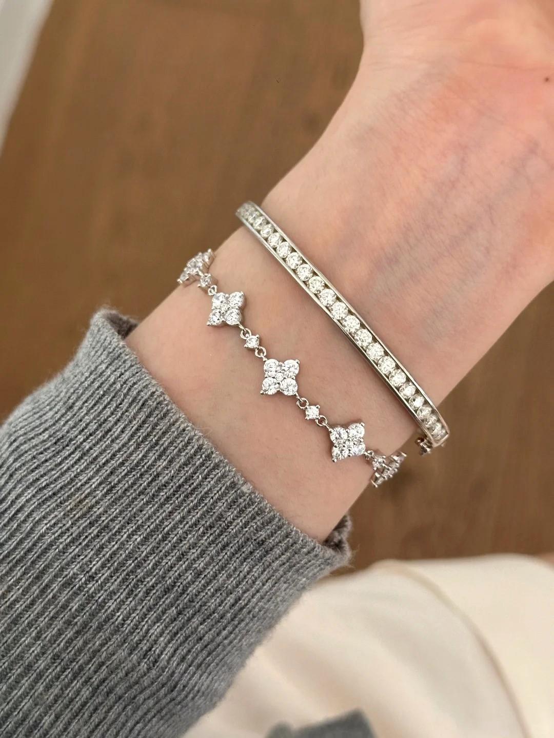 2026 New Light Luxury Fashion Pull Bracelet Fashion Versatile Four-leaf Flower High Carbon Diamond Bracelet Women Resizable
2026 New Light Luxury Fashion Pull Bracelet Fashion Versatile Four-leaf Flower High Carbon Diamond Bracelet Women Resizable