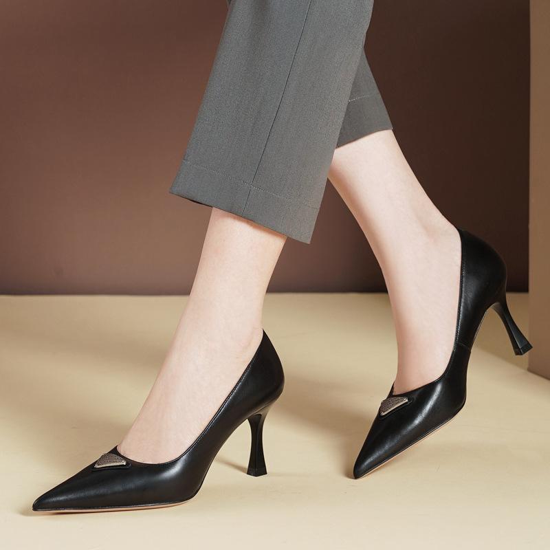 New OEM temperament leather shoes tire cowhide shallow mouth high heels pointed thin heel work women s shoes 35
New OEM temperament leather shoes tire cowhide shallow mouth high heels pointed thin heel work women s shoes 35