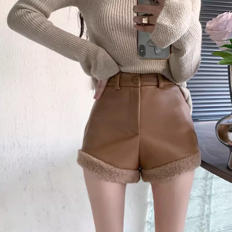 2025 Autumn/Winter PU Leather Patchwork Furry High-Waisted Slimming Women s Shorts L чёрный
2025 Autumn/Winter PU Leather Patchwork Furry High-Waisted Slimming Women s Shorts L чёрный