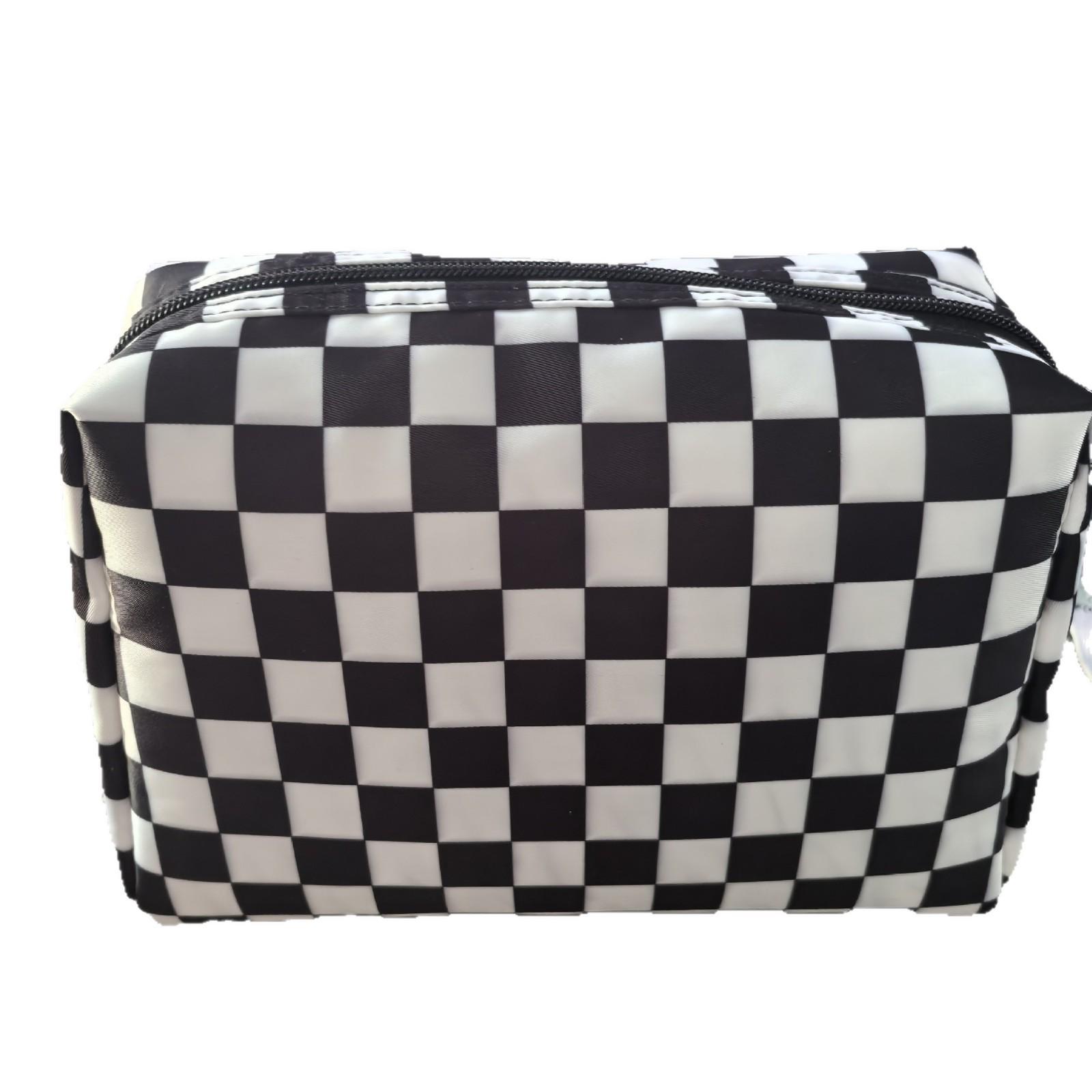 Waterproof Checkerboard Makeup Bag - Large, Portable Cosmetic Organizer & Travel Wash Bag
Waterproof Checkerboard Makeup Bag - Large, Portable Cosmetic Organizer & Travel Wash Bag