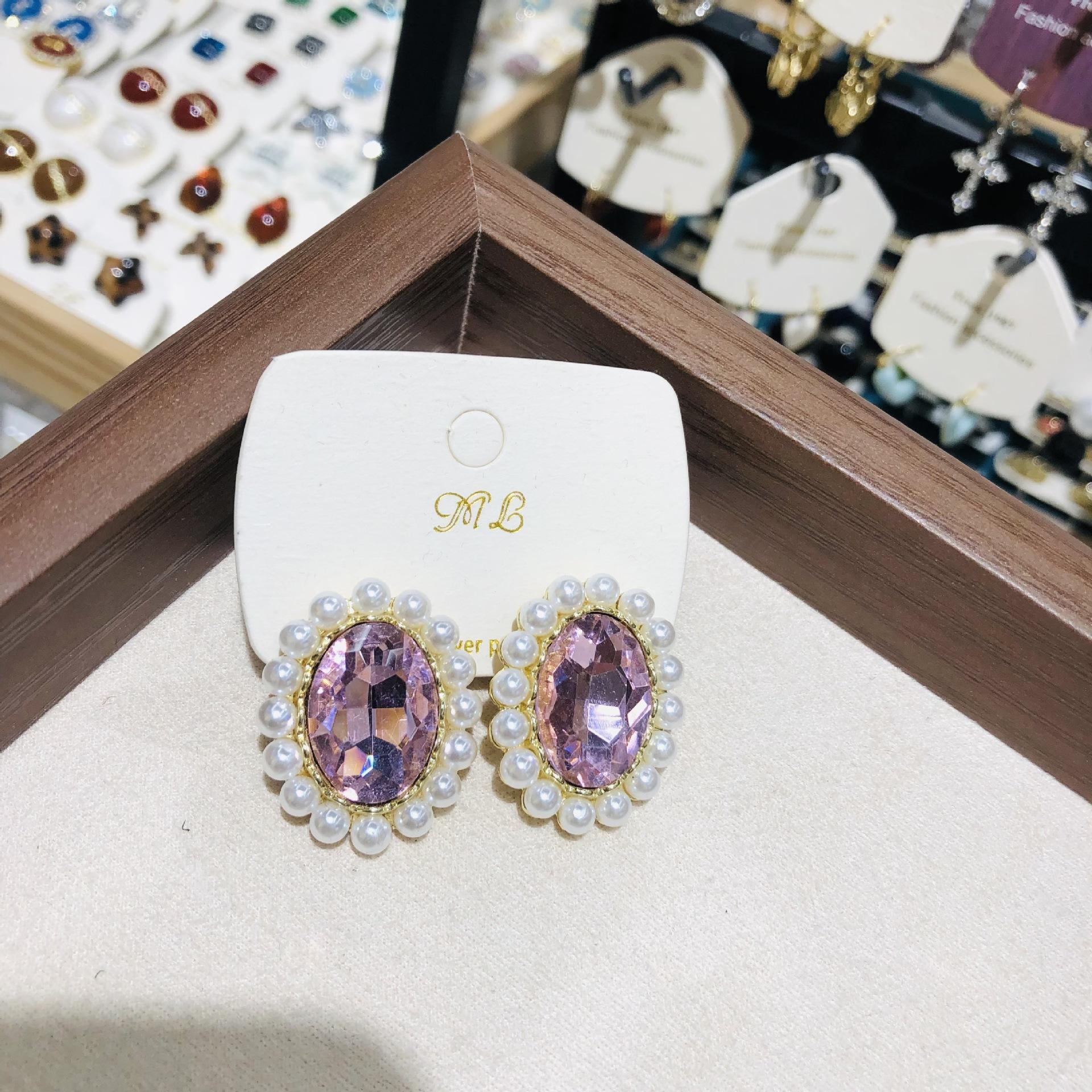 Retro Diamond Imitation Pearl Oval Earrings, European and American Niche Fashion Earrings, High-end Temperament Earrings for Women рожевий
Retro Diamond Imitation Pearl Oval Earrings, European and American Niche Fashion Earrings, High-end Temperament Earrings for Women рожевий