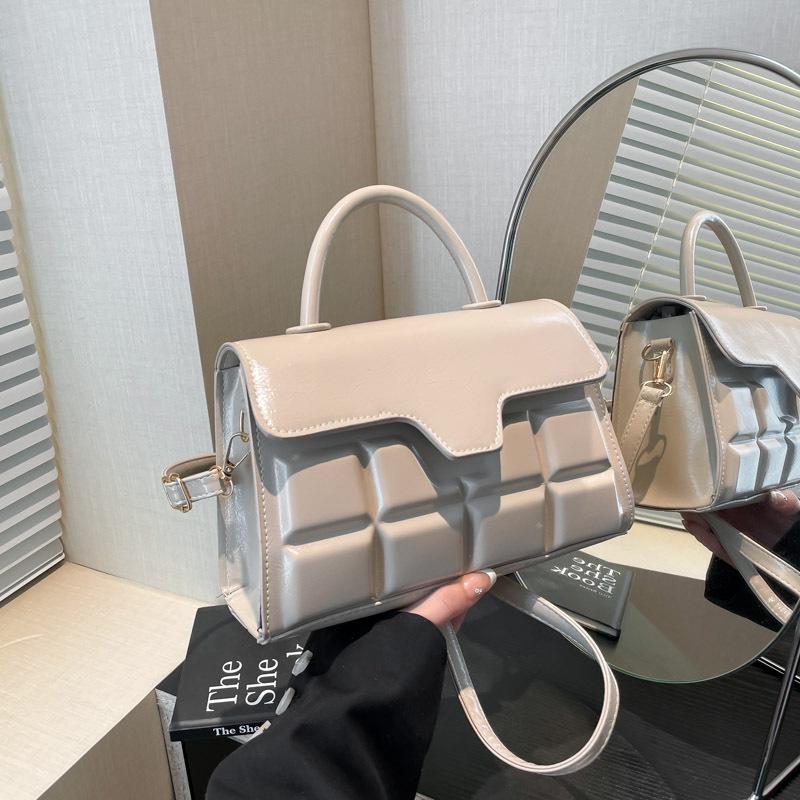 Stylish and simple versatile commuter bag spring and summer new portable shoulder messenger bag women s bag solid color casual versatile хакі
Stylish and simple versatile commuter bag spring and summer new portable shoulder messenger bag women s bag solid color casual versatile хакі