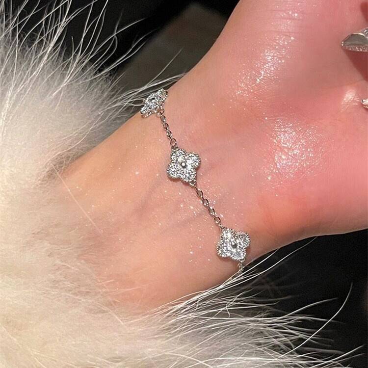 Korean simple zircon flower bracelet versatile bracelet personality temperament cold wind jewelry women
Korean simple zircon flower bracelet versatile bracelet personality temperament cold wind jewelry women
