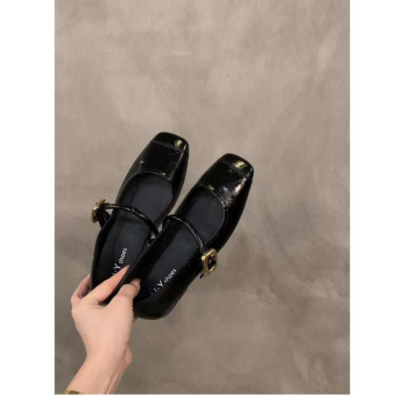 Новый тип туфель-лодочек с квадратным носком и ремешком 40 чёрный
Новый тип туфель-лодочек с квадратным носком и ремешком 40 чёрный