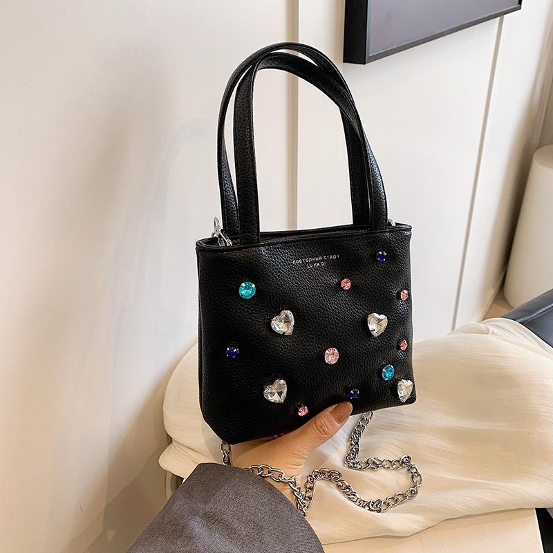 Летняя модная мини-сумка-ведро с цепочкой для женщин, классическая сумка через плечо из искусственной кожи с застежкой, модная универсальная сумка
Летняя модная мини-сумка-ведро с цепочкой для женщин, классическая сумка через плечо из искусственной кожи с застежкой, модная универсальная сумка