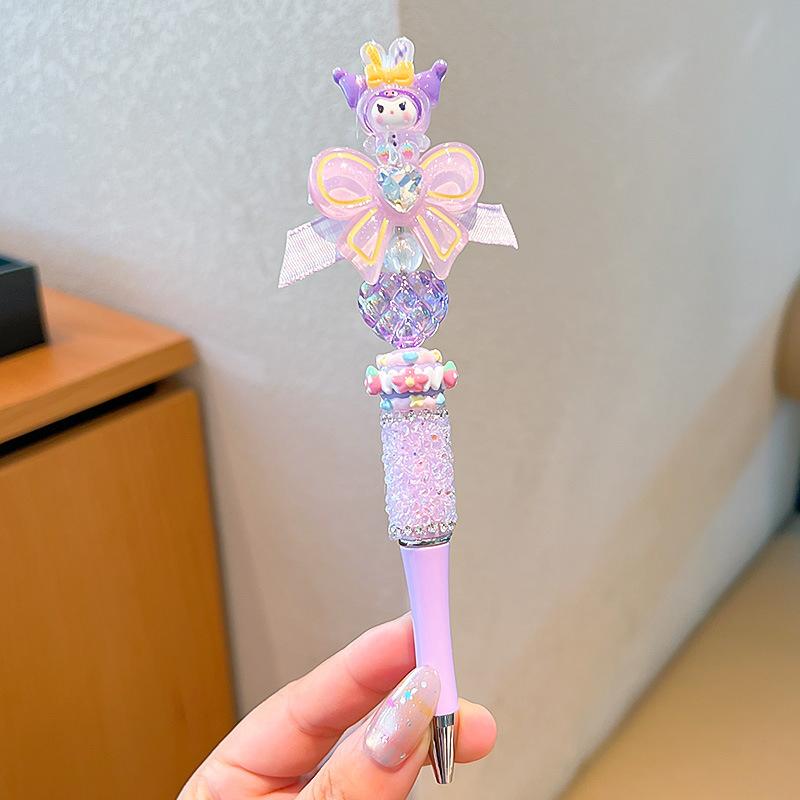 Детская мультяшная ручка с вращающимся механизмом, украшенная сверкающим бриллиантовым бантом, черная, милая, для девочек, шариковая ручка с высоким дизайном
Детская мультяшная ручка с вращающимся механизмом, украшенная сверкающим бриллиантовым бантом, черная, милая, для девочек, шариковая ручка с высоким дизайном