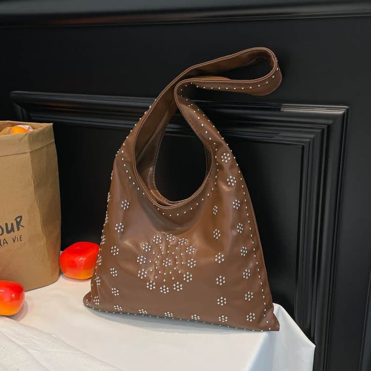 Rivet flower hollow tote bag women s shoulder handbag коричневий
Rivet flower hollow tote bag women s shoulder handbag коричневий