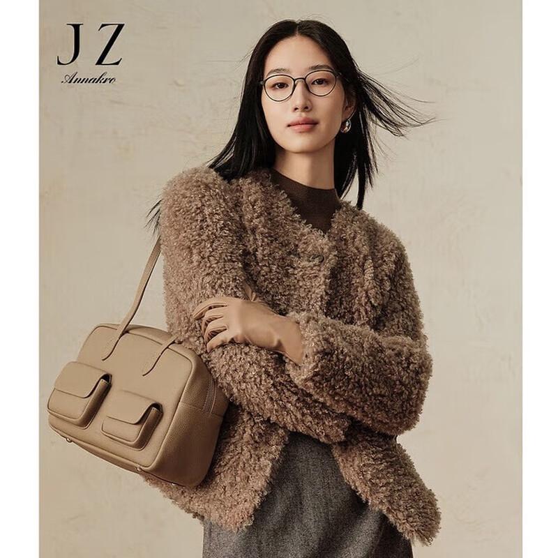 JUZI Annakou Camel Velvet Faux Fur Toggle Short Coat M
JUZI Annakou Camel Velvet Faux Fur Toggle Short Coat M