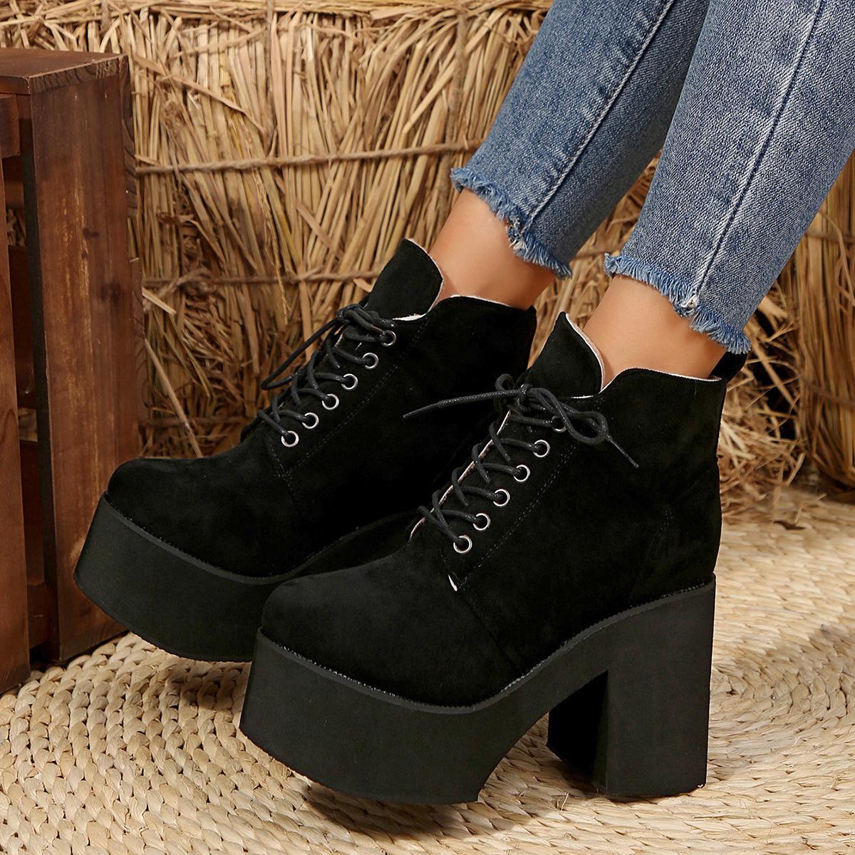 Lace-up Martin boots women s 2024 autumn and winter new foreign trade large size retro short boots suede thick heel round ankle boots batch 36 чорний
Lace-up Martin boots women s 2024 autumn and winter new foreign trade large size retro short boots suede thick heel round ankle boots batch 36 чорний
