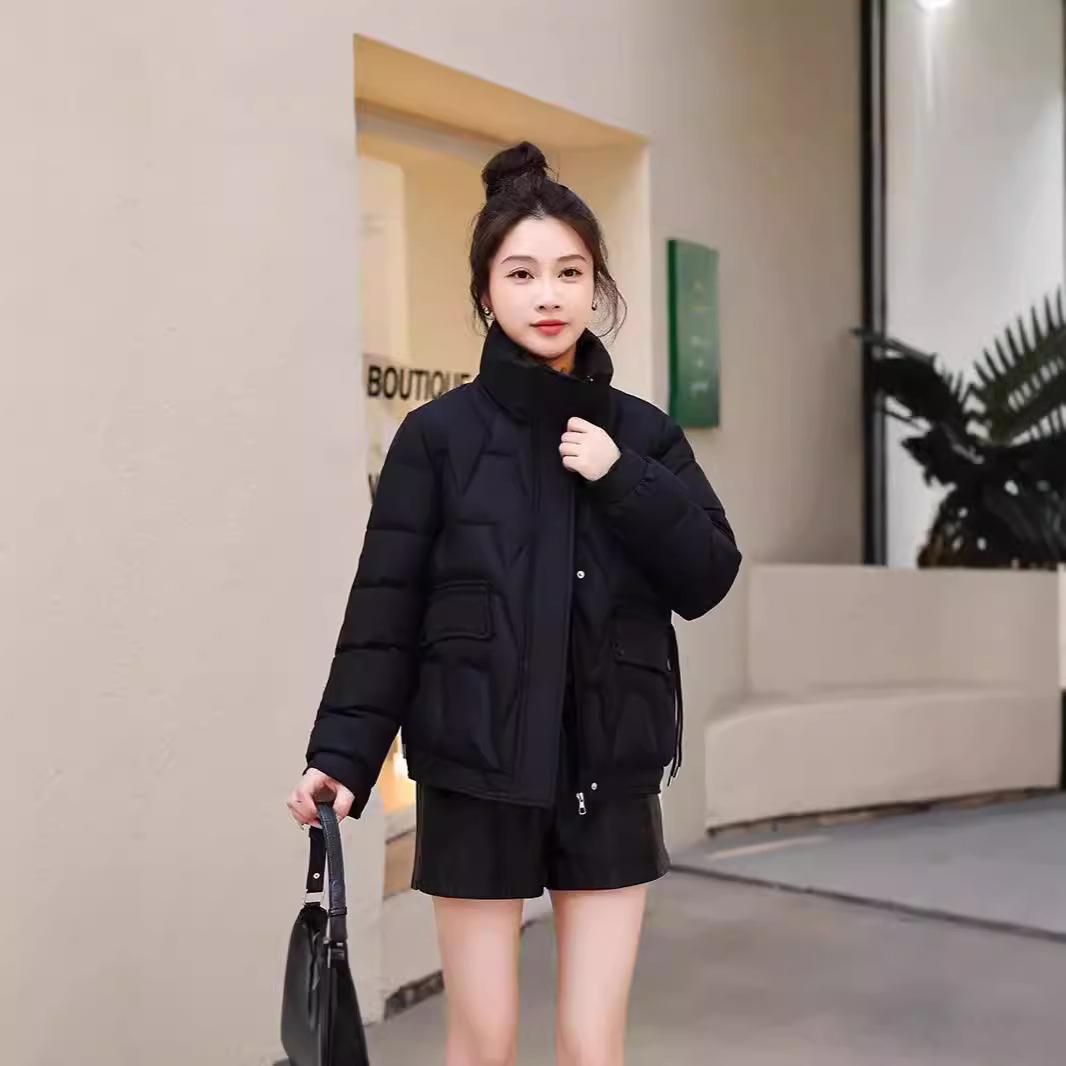 Short cotton-padded women s new winter 2024 Korean version small thickened cotton-padded jacket trendy versatile spot jacket M recommends about 80 to 50 kg чорний
Short cotton-padded women s new winter 2024 Korean version small thickened cotton-padded jacket trendy versatile spot jacket M recommends about 80 to 50 kg чорний
