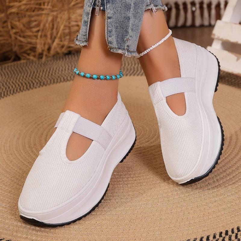 Spring and Autumn new large size women s shoes breathable and comfortable single shoes medium old mother shoes casual cloth shoes 36
Spring and Autumn new large size women s shoes breathable and comfortable single shoes medium old mother shoes casual cloth shoes 36