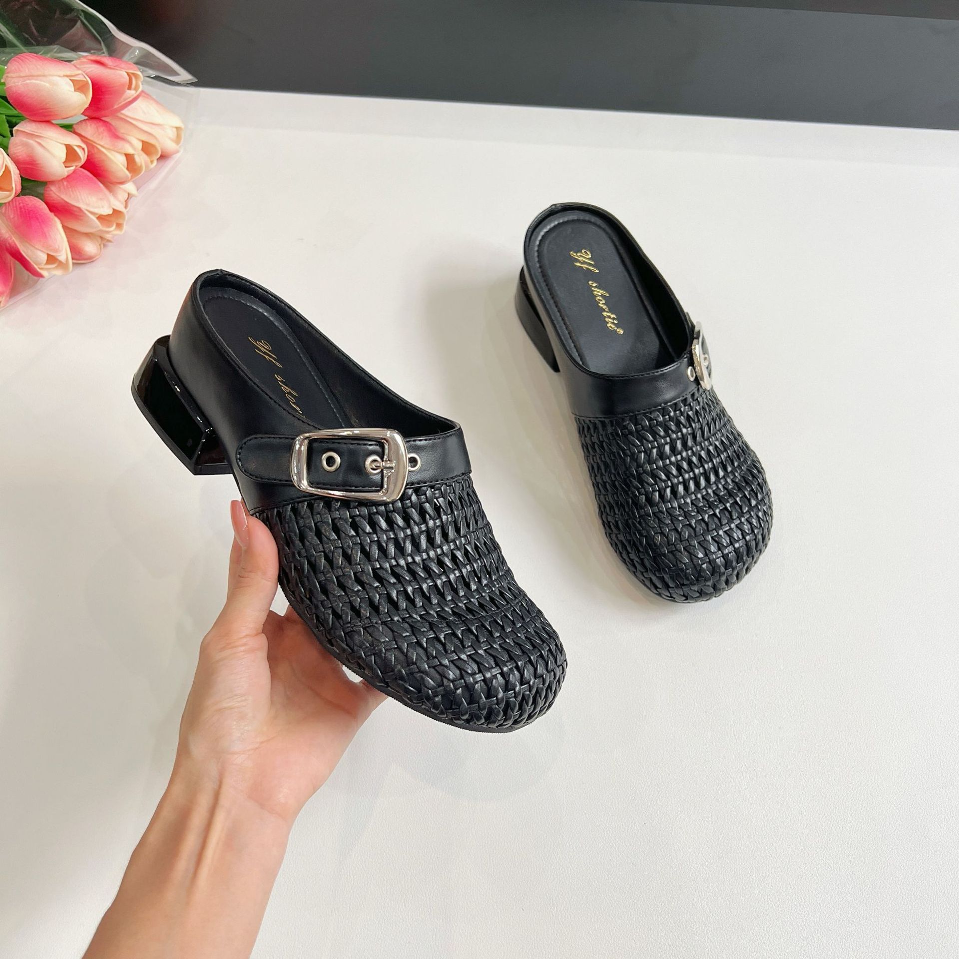 Sheepskin inner height-increasing women s shoes woven hollow thick heel shoes new not tired feet cool slippers 34
Sheepskin inner height-increasing women s shoes woven hollow thick heel shoes new not tired feet cool slippers 34