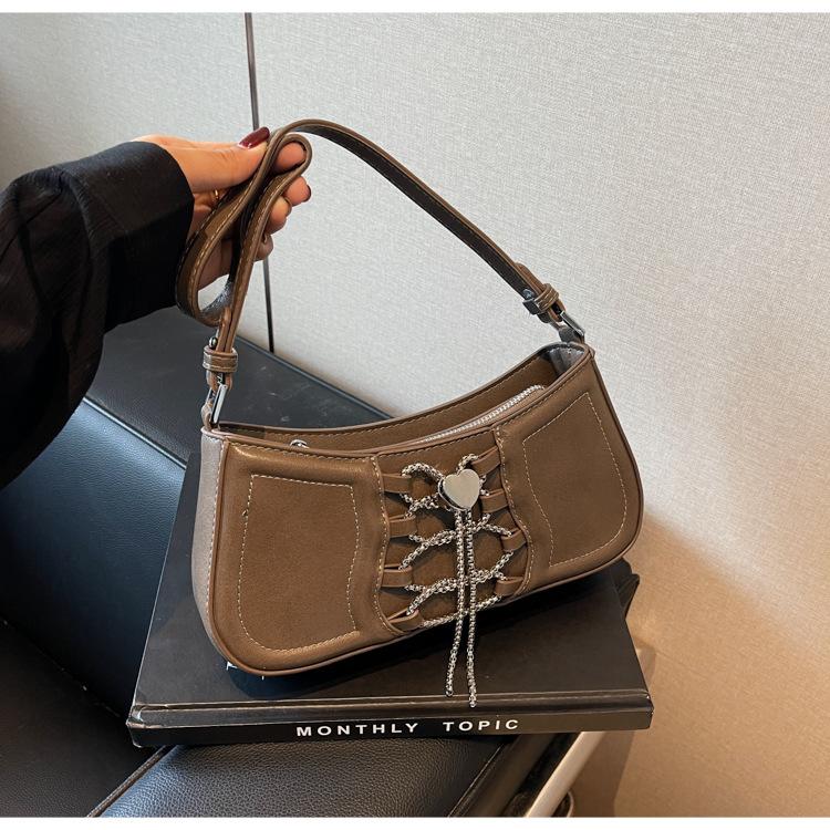 Premium texture bag women s large capacity 2024 new retro niche shoulder messenger bag commuter dumpling bag
Premium texture bag women s large capacity 2024 new retro niche shoulder messenger bag commuter dumpling bag