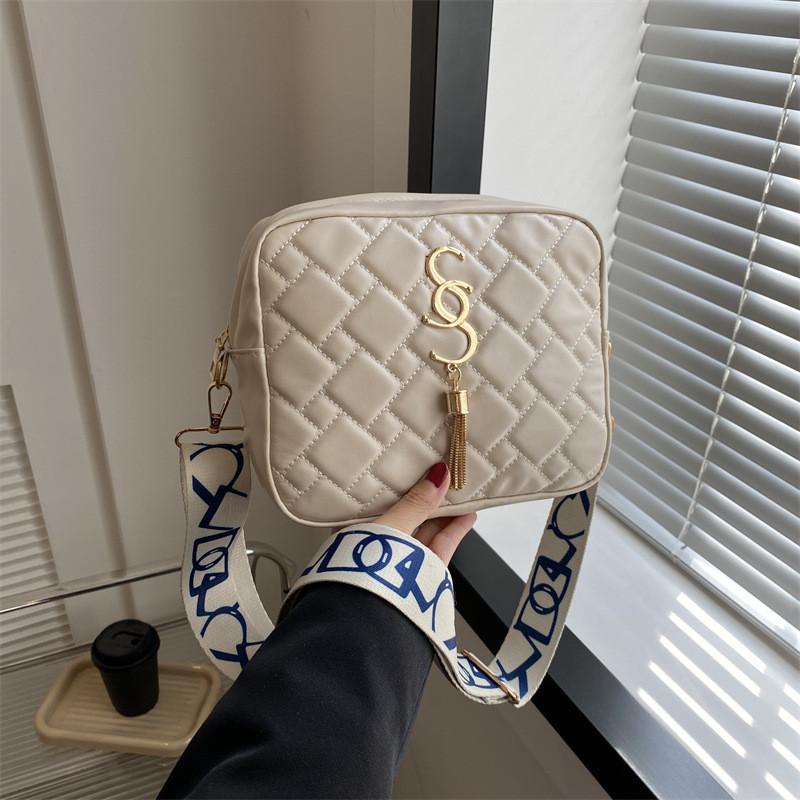 Chic Korean Style Fashion Small Square Bag For Autumn Casual Commuting With Wide Strap бежевий
Chic Korean Style Fashion Small Square Bag For Autumn Casual Commuting With Wide Strap бежевий