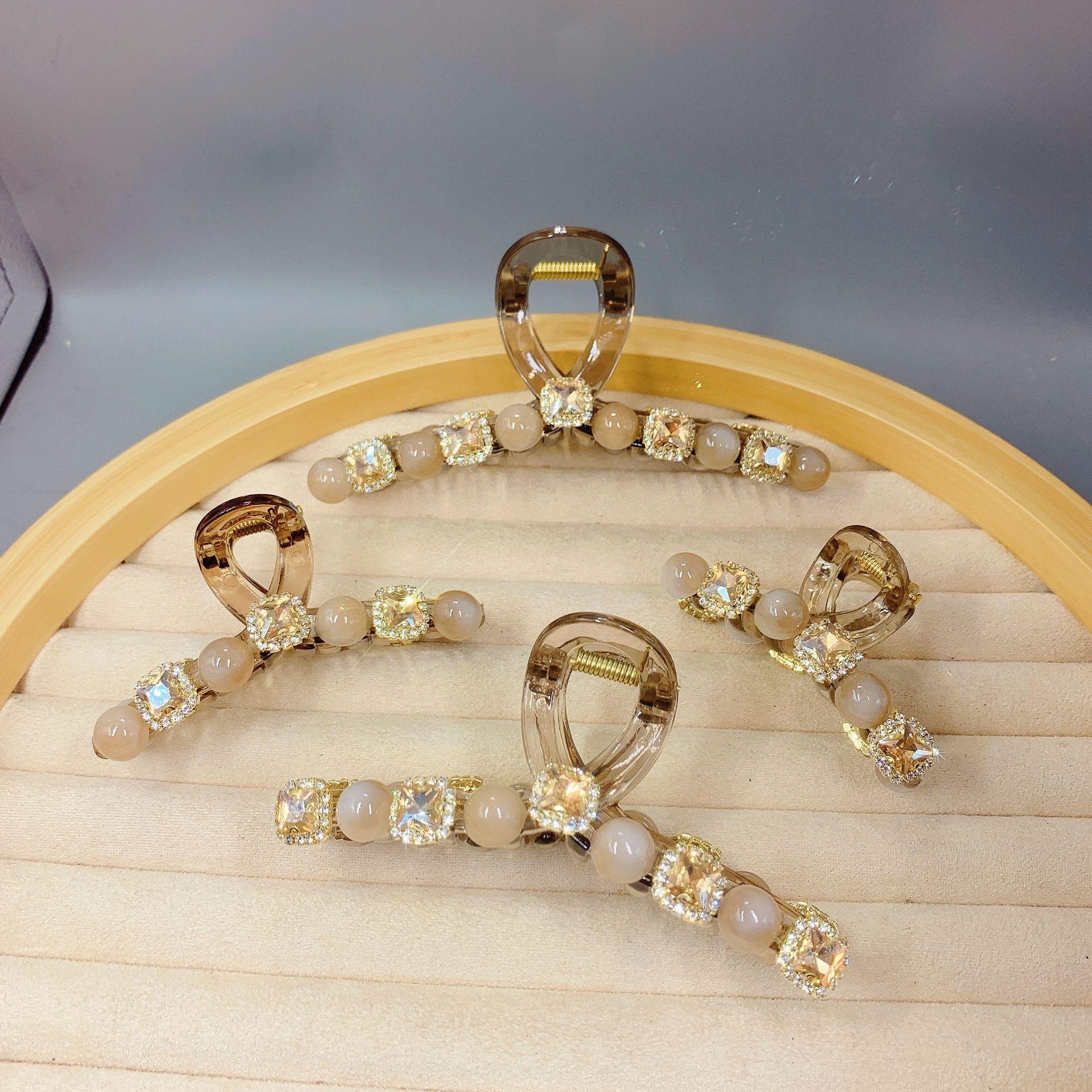 Fashionable and Elegant Square Crystal and Bead Hair Clip, Niche and Versatile Design, Hair Accessories for Exquisite Updos
Fashionable and Elegant Square Crystal and Bead Hair Clip, Niche and Versatile Design, Hair Accessories for Exquisite Updos