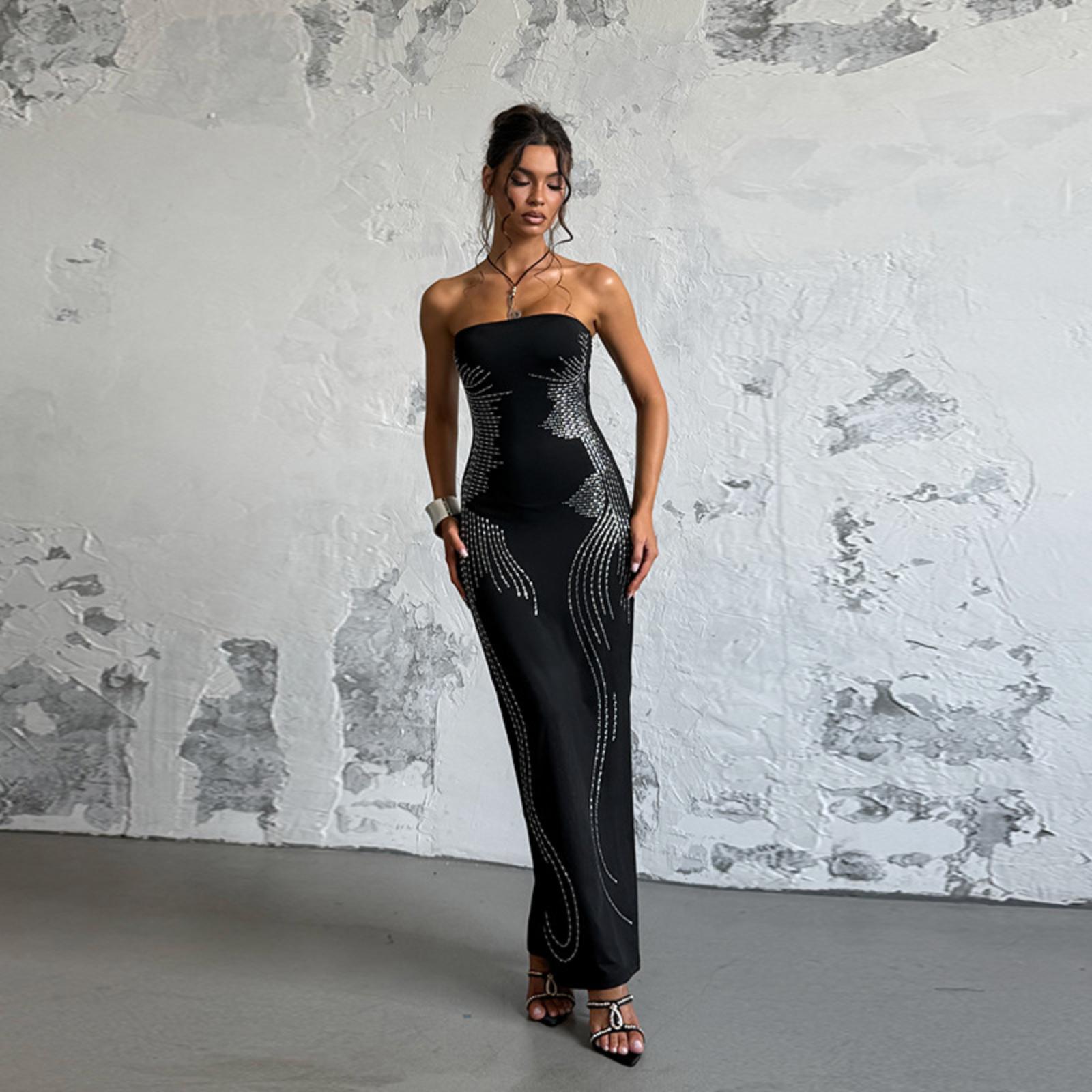 Women s Long Dress With A Fitted Waist And Strapless Design XS чорний
Women s Long Dress With A Fitted Waist And Strapless Design XS чорний