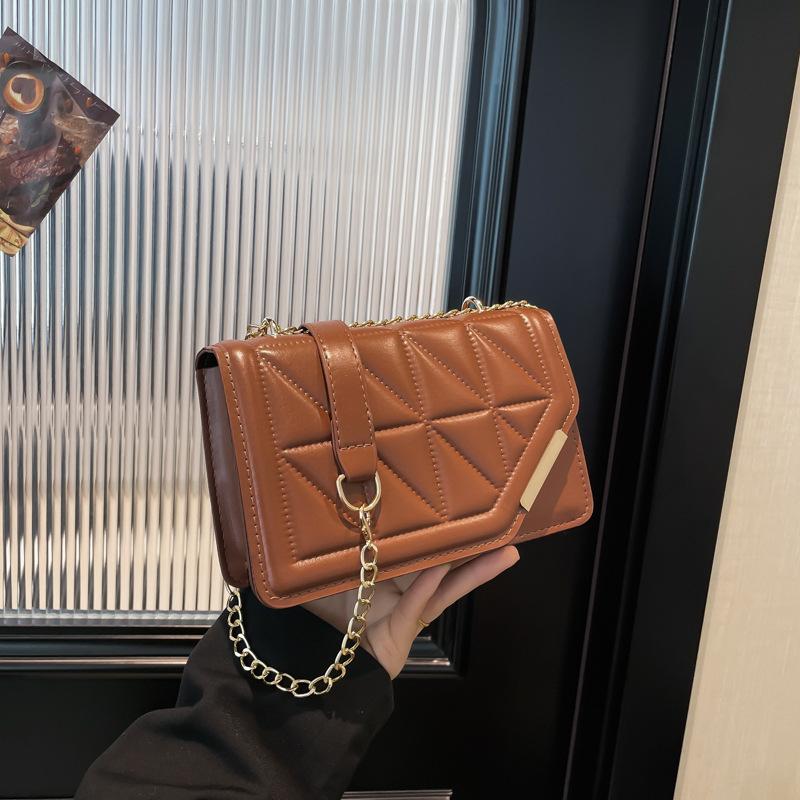 Textured bag women s new trendy foreign style handbag fashion chain solid color shoulder messenger bag коричневий
Textured bag women s new trendy foreign style handbag fashion chain solid color shoulder messenger bag коричневий