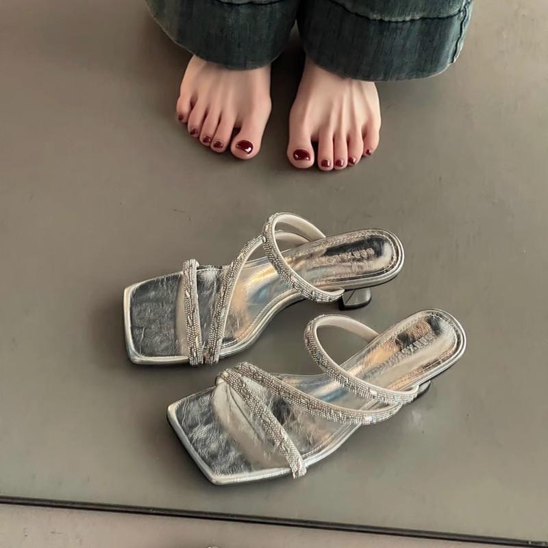 2025 summer new Korean version of rhinestone thin strap high-heeled slippers square transparent and French fashion one-word cool slippers 35 чорний
2025 summer new Korean version of rhinestone thin strap high-heeled slippers square transparent and French fashion one-word cool slippers 35 чорний