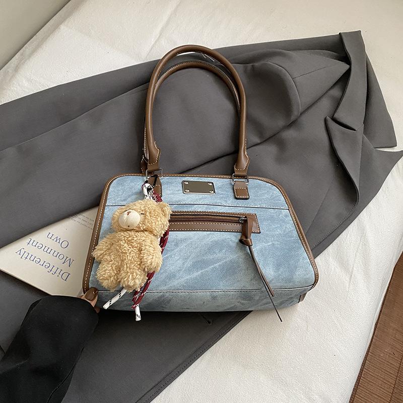 Vintage Chic Tote Bag for Women Soft Faux Leather Large Capacity Shoulder Handbag Simple Commuter Purse
Vintage Chic Tote Bag for Women Soft Faux Leather Large Capacity Shoulder Handbag Simple Commuter Purse