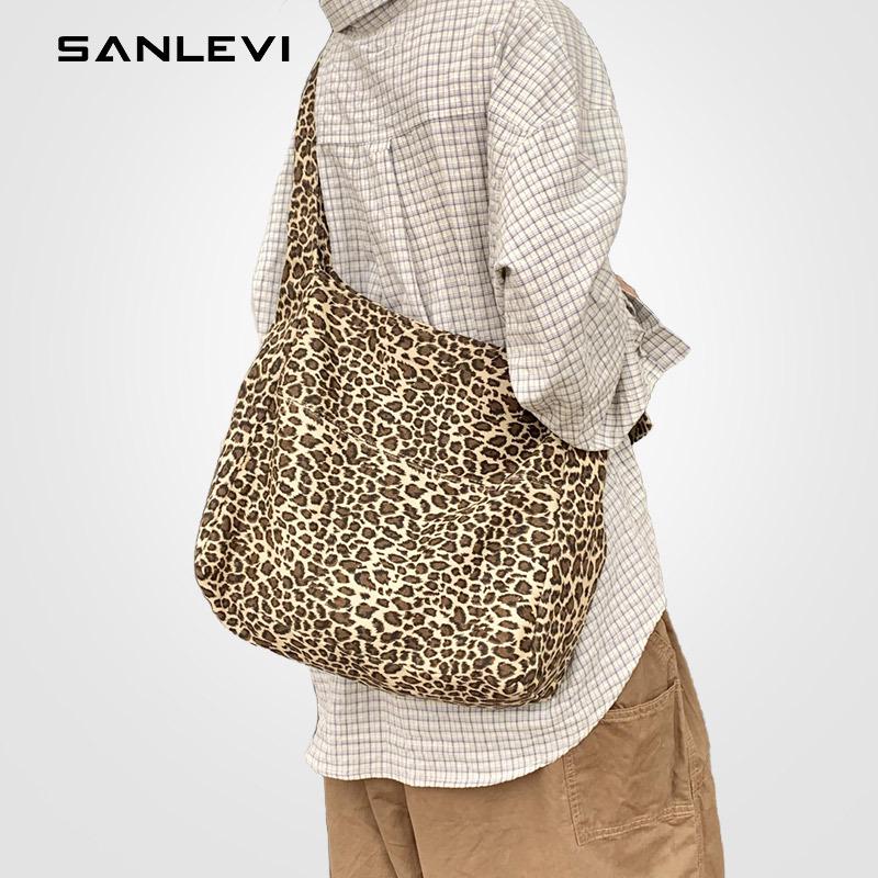 Women s Leopard Print Crossbody Bag - Large Capacity Handbag for Student Parties, Work, and Casual Autumn/Winter Shopping.
Women s Leopard Print Crossbody Bag - Large Capacity Handbag for Student Parties, Work, and Casual Autumn/Winter Shopping.
