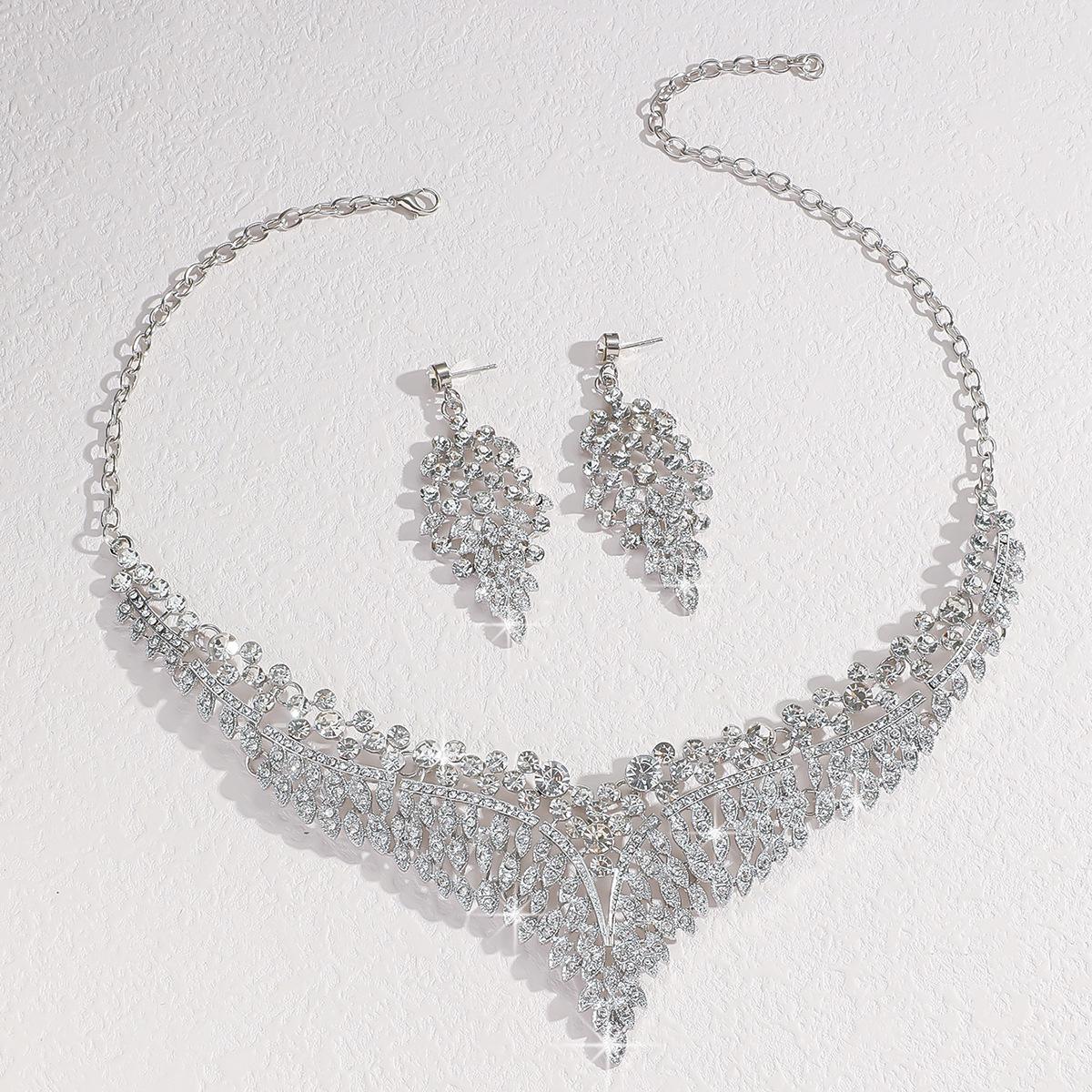 European and American Cross-border, Necklace Earrings Set Exaggerated Court Style Temperament Exquisite Design Banquet Dress Senior Women 2026 45CM
European and American Cross-border, Necklace Earrings Set Exaggerated Court Style Temperament Exquisite Design Banquet Dress Senior Women 2026 45CM