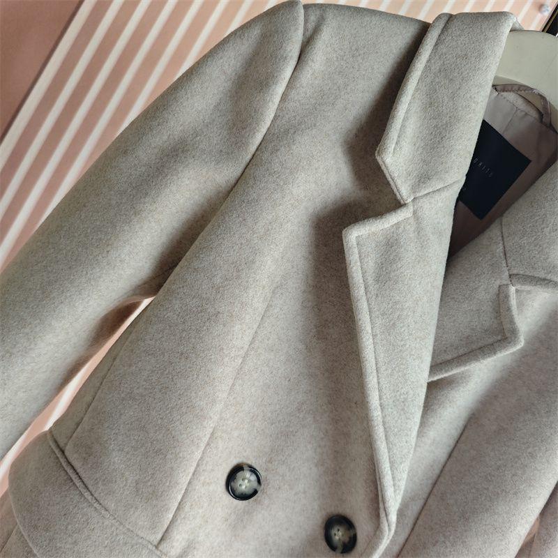 Elegant Mid-Length Woolen Coat for Autumn/Winter 32
Elegant Mid-Length Woolen Coat for Autumn/Winter 32