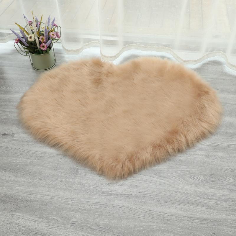 Solid Color Heart-Shaped Long Pile Faux Wool Bedroom Floor Mat 30x40 cm
Solid Color Heart-Shaped Long Pile Faux Wool Bedroom Floor Mat 30x40 cm