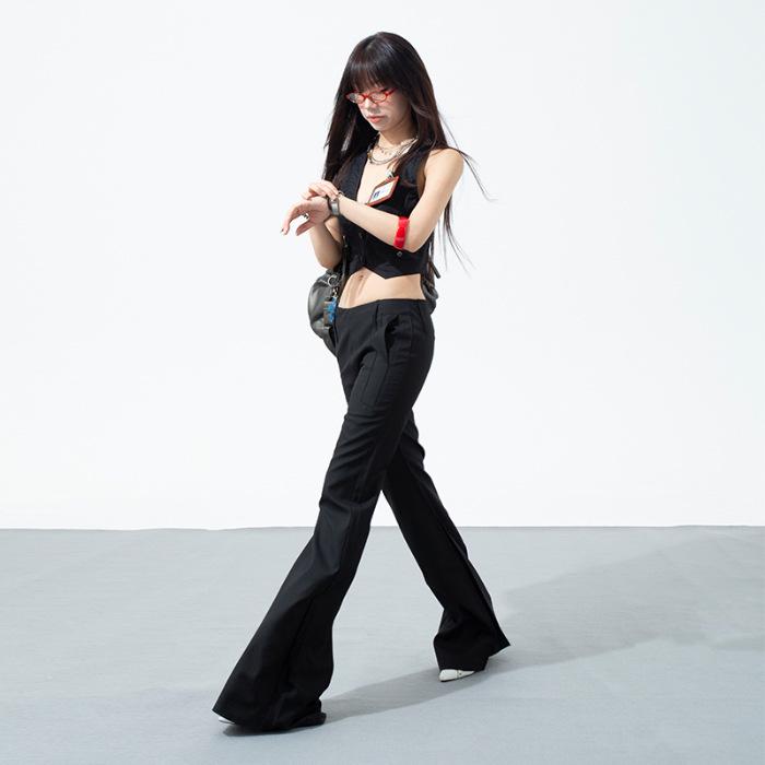 **BINGO Office Siren: Cool Low-Waisted Pleated Wide-Leg Trousers** Large
**BINGO Office Siren: Cool Low-Waisted Pleated Wide-Leg Trousers** Large