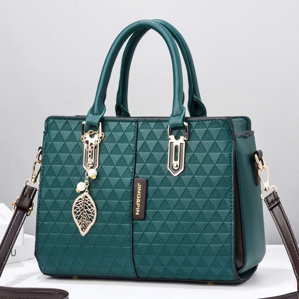 Elegant And Spacious Women s Shoulder Bag With Weaving And Embossed Details зелений
Elegant And Spacious Women s Shoulder Bag With Weaving And Embossed Details зелений