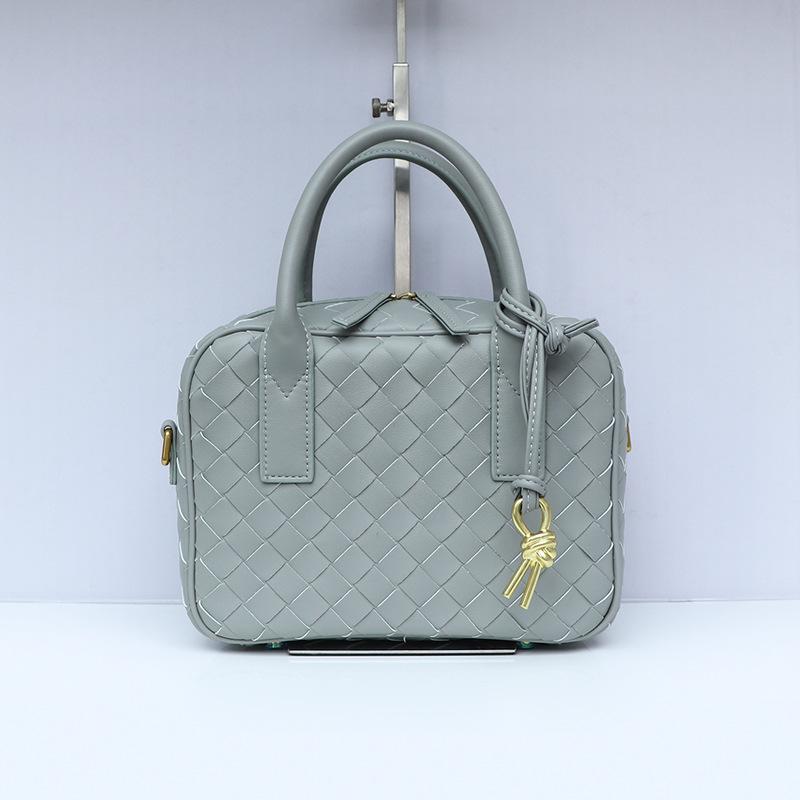24 New Getaway Hand Woven Pillow Bag Large Capacity Boston Briefcase Leather Crossbody Handbag 23cm
24 New Getaway Hand Woven Pillow Bag Large Capacity Boston Briefcase Leather Crossbody Handbag 23cm