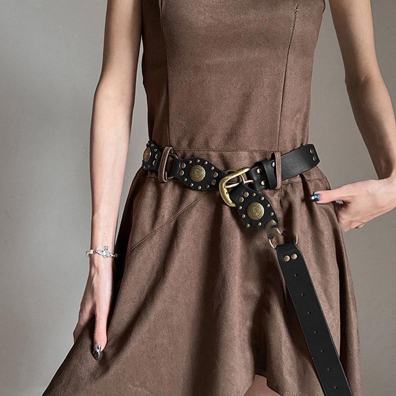Vintage Bohemian Style Carved Wide Belt with Buckle and Rivet Details Versatile Pants Belt Suitable for Daily
Vintage Bohemian Style Carved Wide Belt with Buckle and Rivet Details Versatile Pants Belt Suitable for Daily