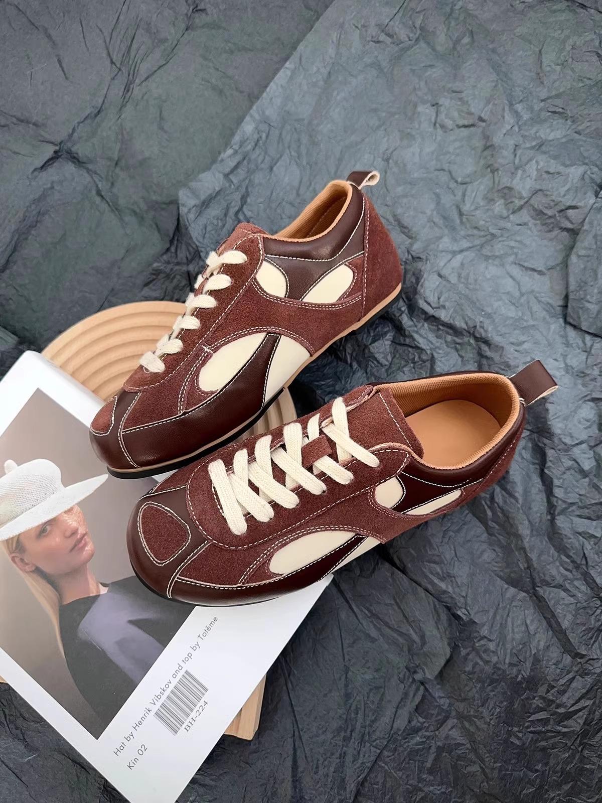2025 spring new soft leather niche design retro color matching burgundy Dexun Forrest Gump shoes versatile sports and leisure shoes 40 темно-коричневого кольору
2025 spring new soft leather niche design retro color matching burgundy Dexun Forrest Gump shoes versatile sports and leisure shoes 40 темно-коричневого кольору