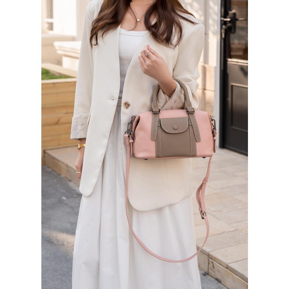 Premium leather women s bag color matching handbag women s fashion new commuter first layer cowhide shoulder messenger bag 25*12*15 розовый
Premium leather women s bag color matching handbag women s fashion new commuter first layer cowhide shoulder messenger bag 25*12*15 розовый