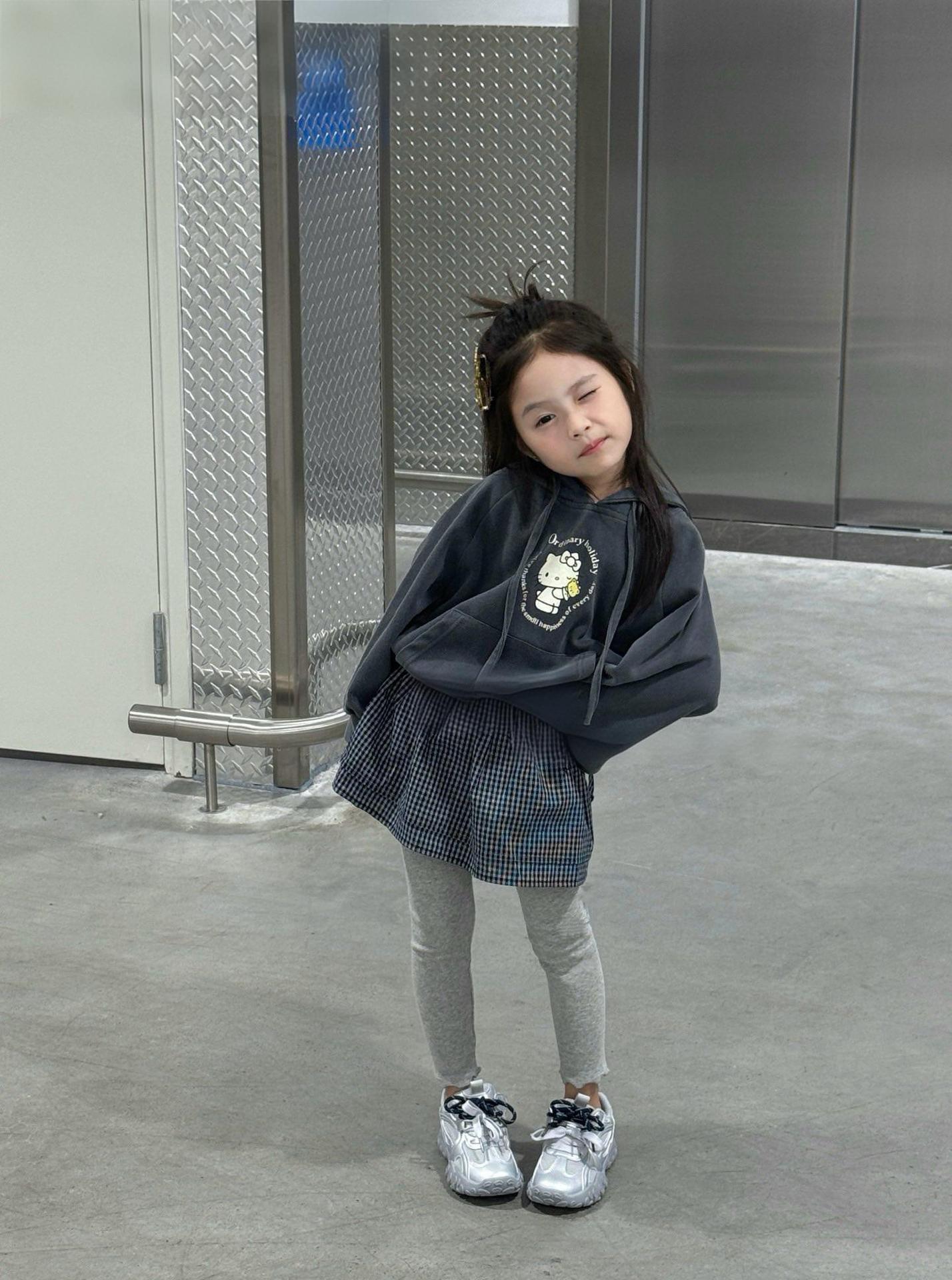 Girls 2025 Autumn Cartoon Hoodie with Plaid Apron Leggings for Toddlers & Kids 120 cm
Girls 2025 Autumn Cartoon Hoodie with Plaid Apron Leggings for Toddlers & Kids 120 cm