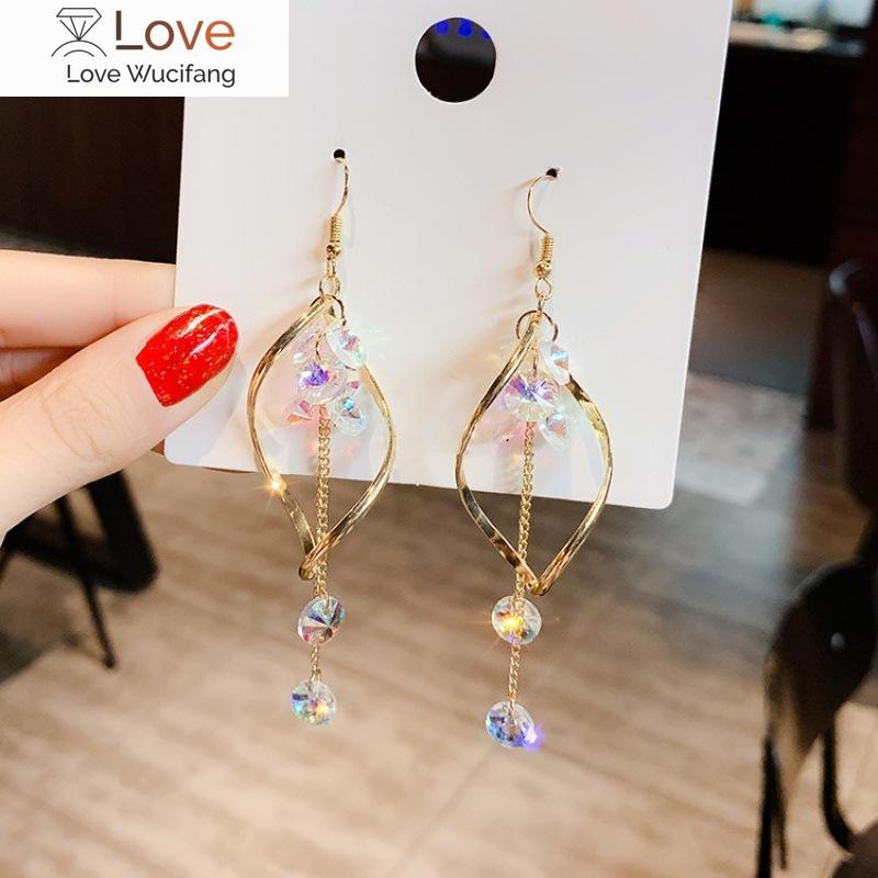 Womens Earrings Korean Long Crystal Dangle Earrings Shiny Tassel Earrings for Women Fashion Jewelry Kolczyki Earings
Womens Earrings Korean Long Crystal Dangle Earrings Shiny Tassel Earrings for Women Fashion Jewelry Kolczyki Earings