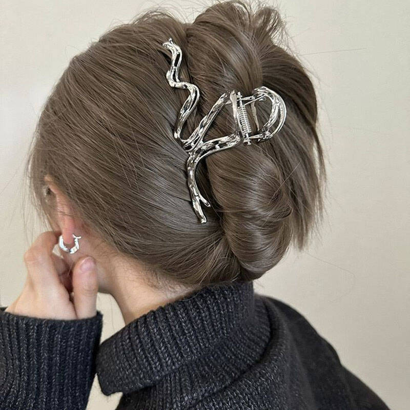 Unique Metal Irregular Shark Hair Claw Trendy Punk Black Silver Color Hair Crab Clip Clamp Women Hairpin Korean Hair Accessories
Unique Metal Irregular Shark Hair Claw Trendy Punk Black Silver Color Hair Crab Clip Clamp Women Hairpin Korean Hair Accessories
