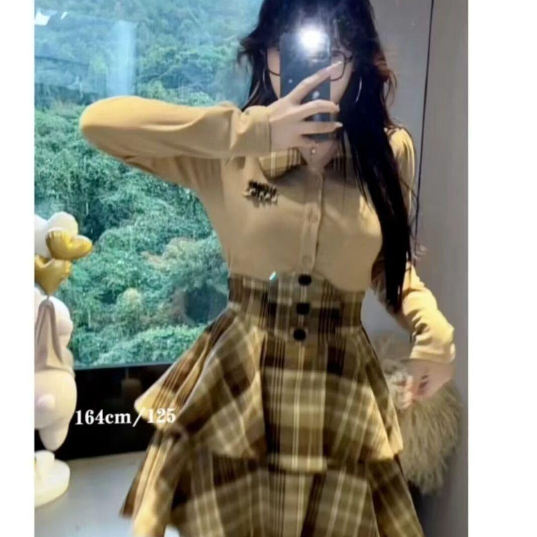 Plus Size Plaid Skirt & Waist-Cinched Shirt Two-Piece Set for Women 4XL (160-180 jin)
Plus Size Plaid Skirt & Waist-Cinched Shirt Two-Piece Set for Women 4XL (160-180 jin)