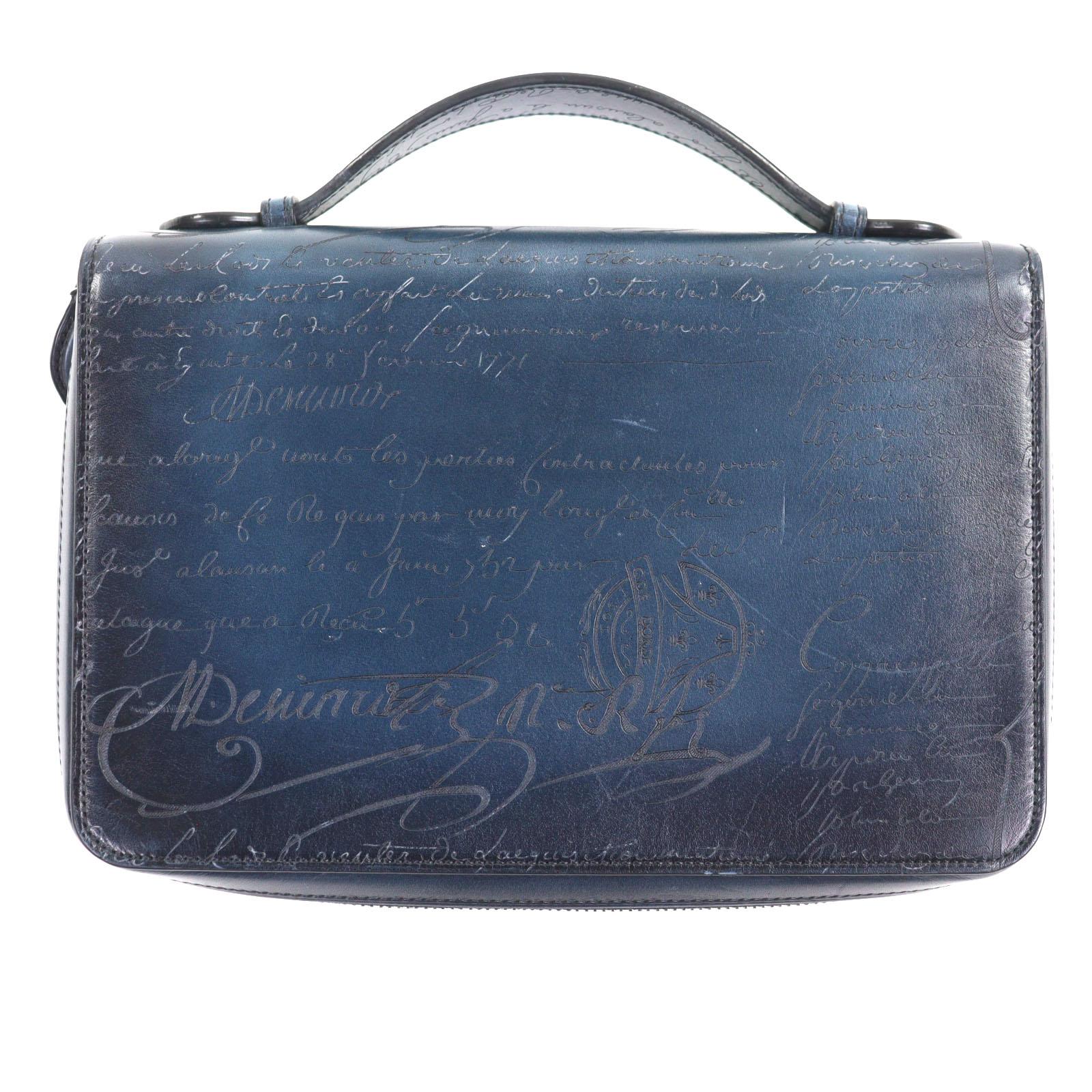 Great BERLUTI Clutch bag Itauba Wide Long zip wallet Navy scritto leather mens Used
Great BERLUTI Clutch bag Itauba Wide Long zip wallet Navy scritto leather mens Used