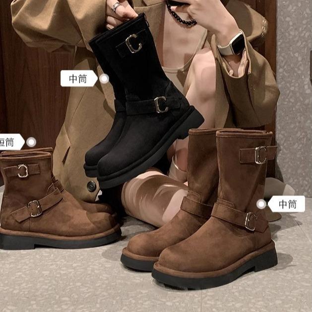 New retro locomotive buckle with round head thick sole heightening medium tube short boots for women in autumn and winter 34
New retro locomotive buckle with round head thick sole heightening medium tube short boots for women in autumn and winter 34
